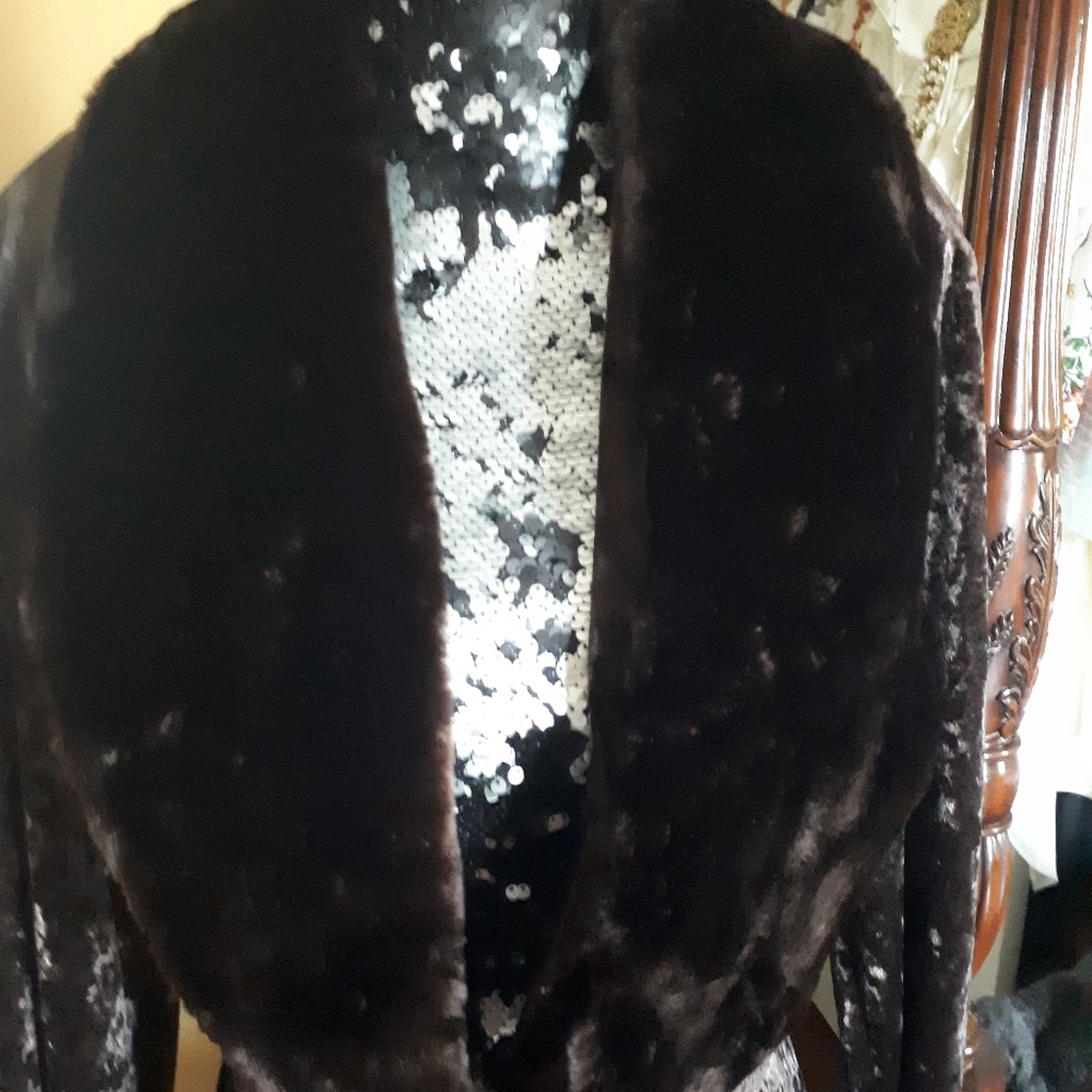 Velvet robe - Picture 3 of 8